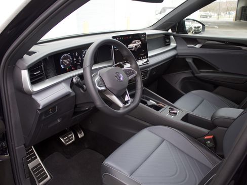 New 2026 Volkswagen Tiguan SE R-Line image 10