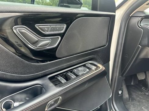 Used 2023 Lincoln Aviator AWD w/ Premium Package image 11