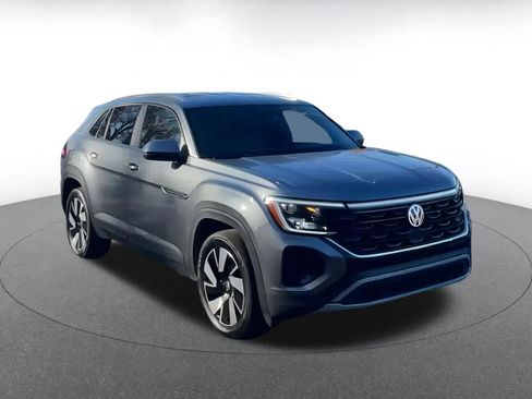 Used 2025 Volkswagen Atlas Cross Sport SE image 3