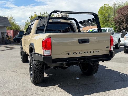 Used 2020 Toyota Tacoma TRD Off-Road w/ Technology Package AWD/4WD image 10
