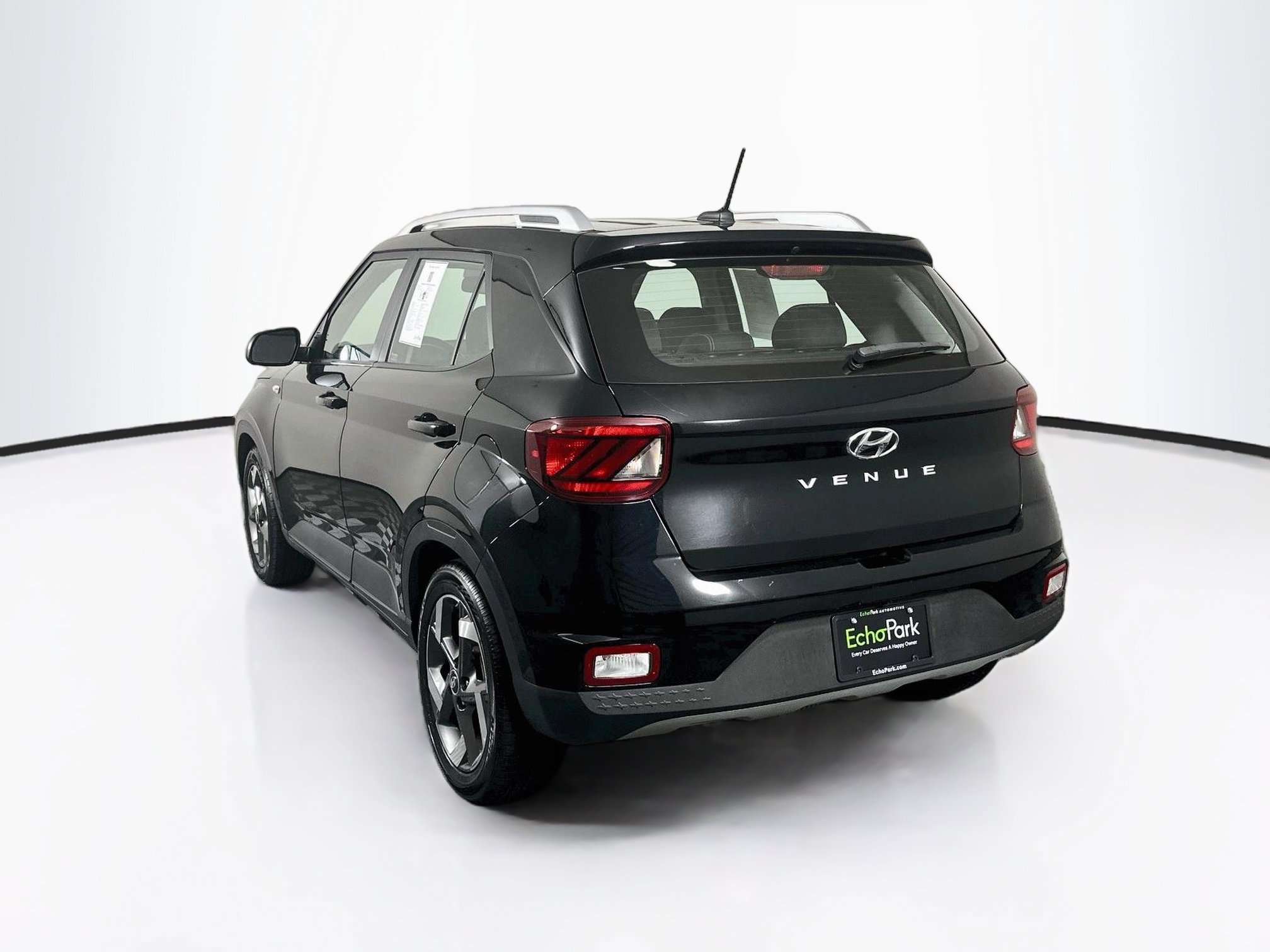 Used 2025 Hyundai Venue SEL FWD image 5