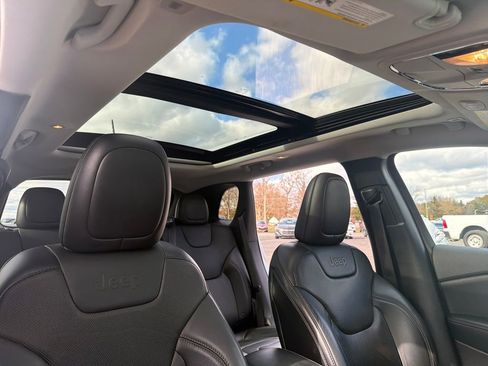 Used 2019 Jeep Cherokee Limited w/ Safetytec Group image 34