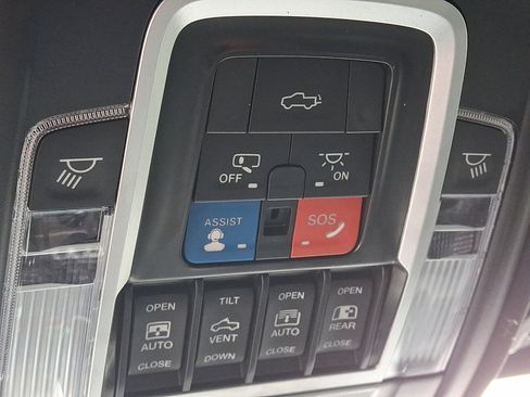 Used 2024 RAM 1500 Laramie image 32