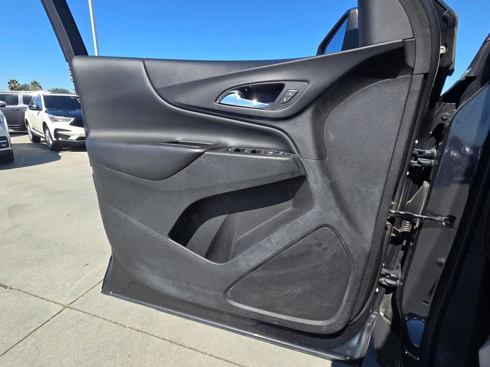 Used 2023 Chevrolet Equinox LT AWD/4WD image 13