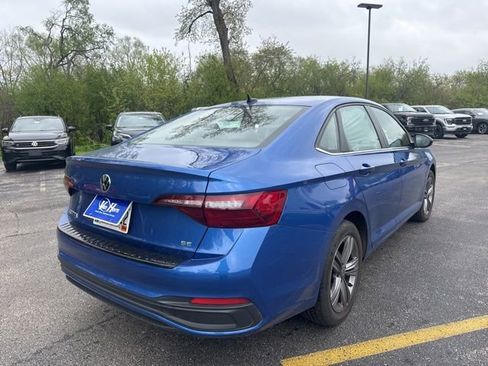 Used 2023 Volkswagen Jetta SE w/ Panoramic Sunroof Package FWD image 5