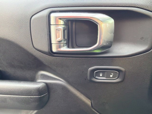 Used 2025 Jeep Wrangler Sport AWD/4WD image 16
