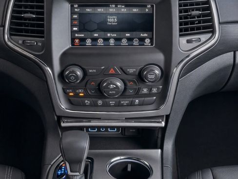 Used 2021 Jeep Grand Cherokee Laredo RWD image 10