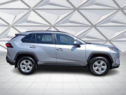 Used 2020 Toyota RAV4 XLE w/ Convenience Package image 12