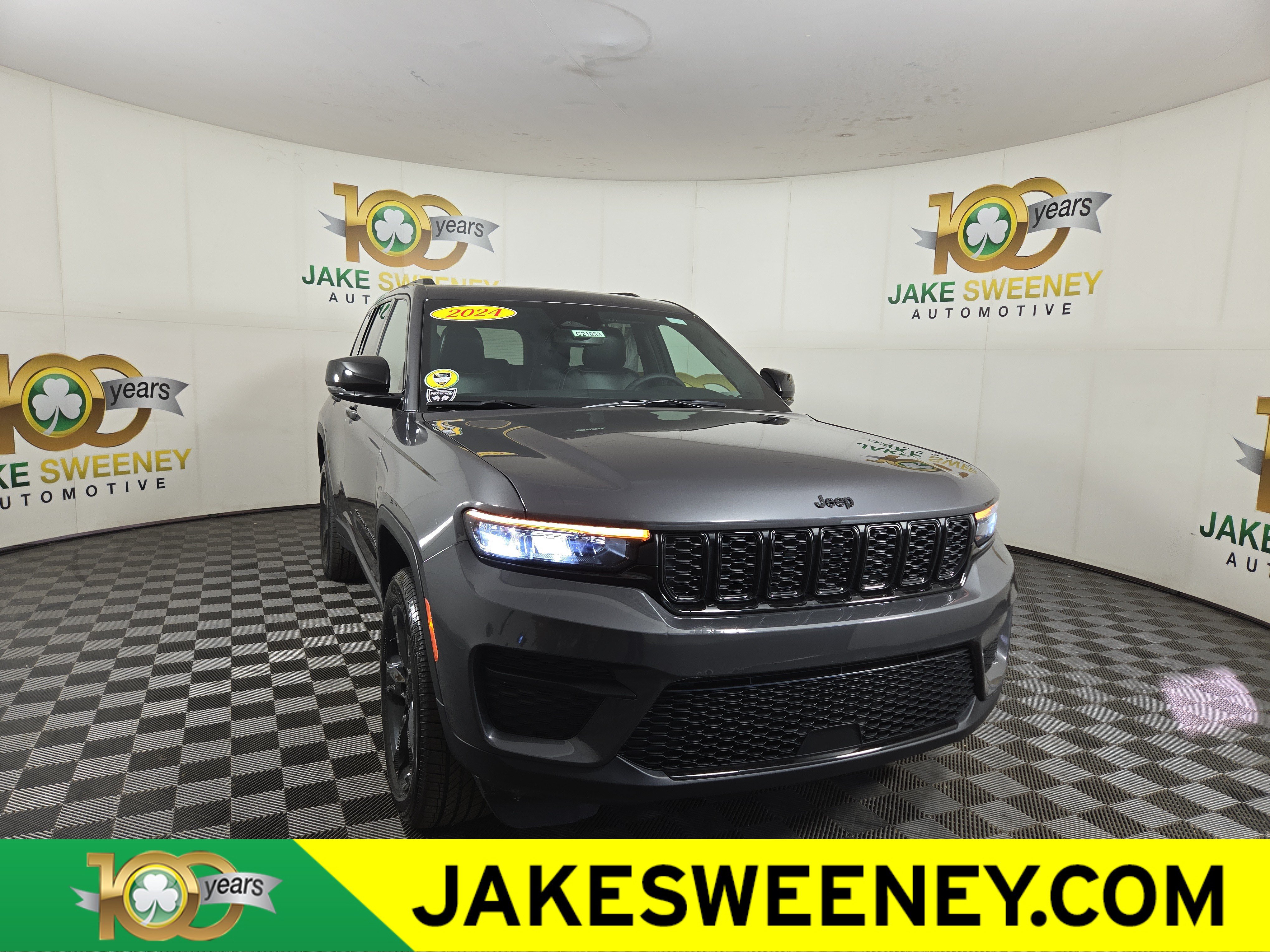 Used 2024 Jeep Grand Cherokee Altitude AWD/4WD image 1