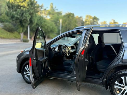 Used 2018 Toyota RAV4 LE w/ All Weather Liner Package AWD/4WD image 27