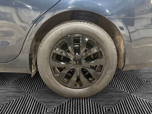 Used 2015 Toyota Camry LE image 11