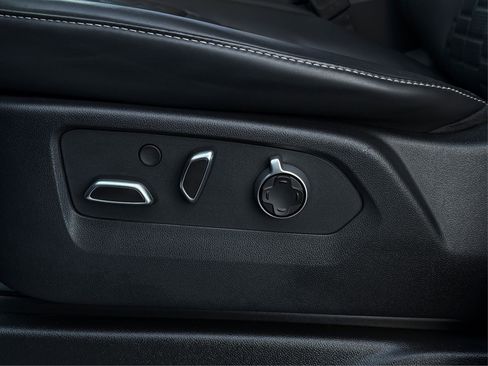 Used 2025 Cadillac Escalade V image 33