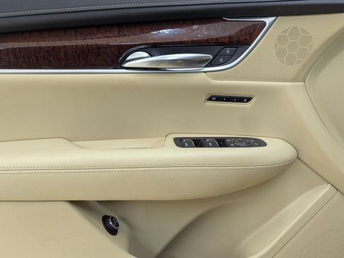 Used 2017 Cadillac XT5 Luxury w/ Driver Awareness Package image 13