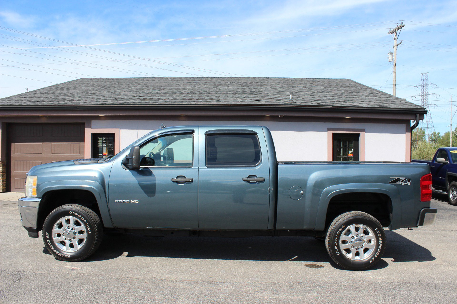 Used 2011 Chevrolet Silverado 2500 LT w/ Interior Plus Package AWD/4WD image 9