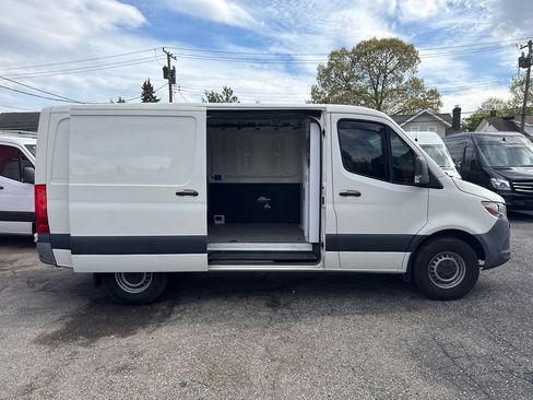 Used 2021 Mercedes-Benz Sprinter 1500 w/ Premium Package image 23