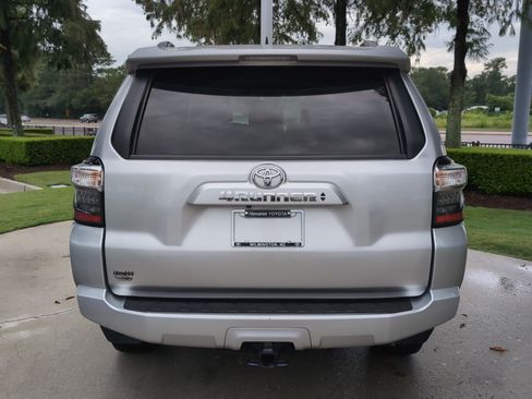 Certified 2024 Toyota 4Runner SR5 AWD/4WD image 9