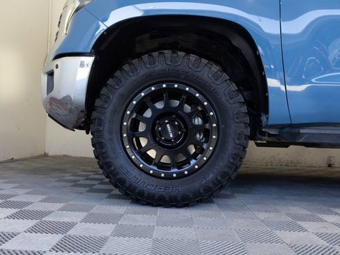 Used 2019 Toyota Tundra SR5 w/ SR5 Convenience Package image 9