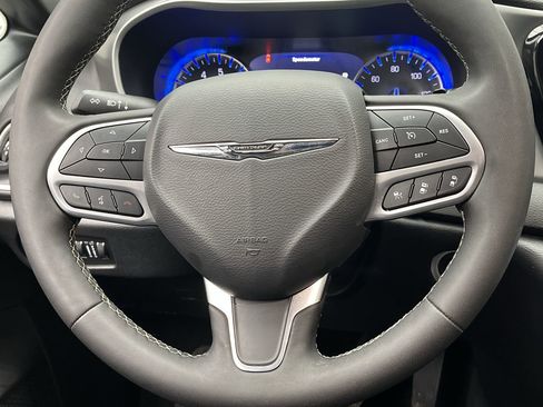 Used 2025 Chrysler Pacifica Select FWD image 15