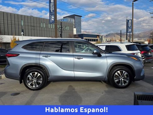 Used 2023 Toyota Highlander XLE image 2