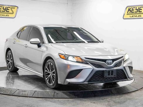 Used 2019 Toyota Camry SE w/ Carpet Mat Package FWD image 5