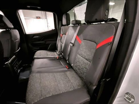 Used 2025 Chevrolet Colorado Z71 image 24