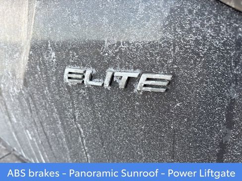 Used 2016 Honda Odyssey Touring Elite image 4