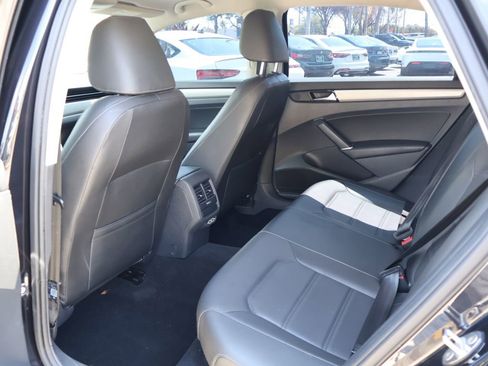 Used 2021 Volkswagen Passat 2.0T SE image 36