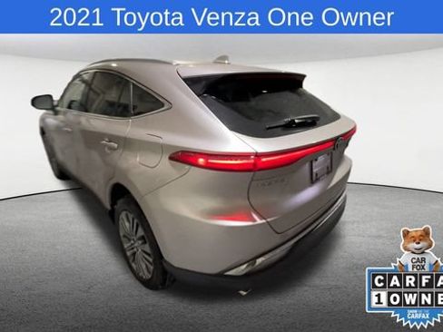 Used 2021 Toyota Venza Limited image 6
