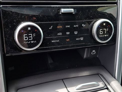 New 2025 Land Rover Discovery S image 12