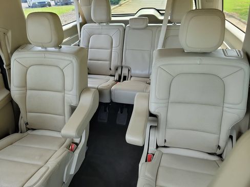 Used 2020 Lincoln Navigator L Reserve w/ Luxury Package AWD/4WD image 12