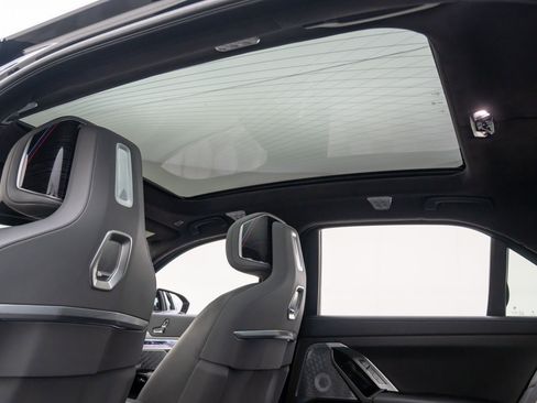 New 2025 BMW i7 M70 image 17