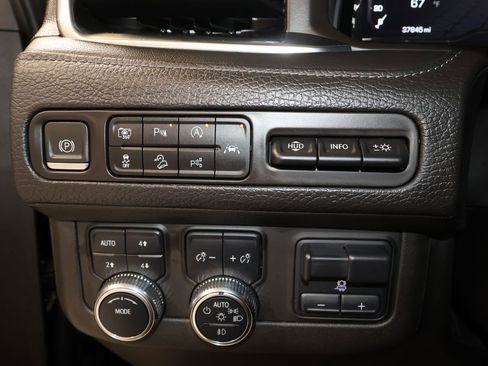Certified 2023 GMC Yukon XL Denali w/ Advanced Technology Package AWD/4WD image 11
