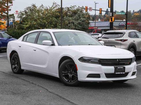 Used 2019 Dodge Charger SXT image 2
