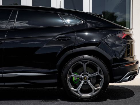 Used 2022 Lamborghini Urus AWD/4WD image 8