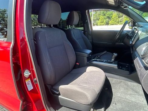 Used 2019 Toyota Tacoma TRD Sport AWD/4WD image 28