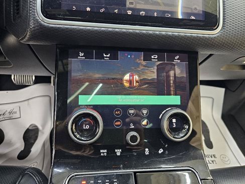 Used 2018 Land Rover Range Rover Velar R-Dynamic SE AWD/4WD image 33