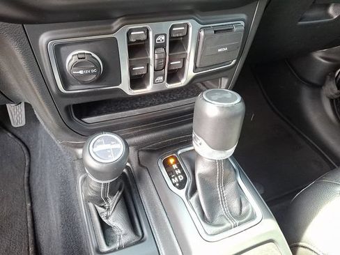 Used 2023 Jeep Wrangler Unlimited Sahara AWD/4WD image 11