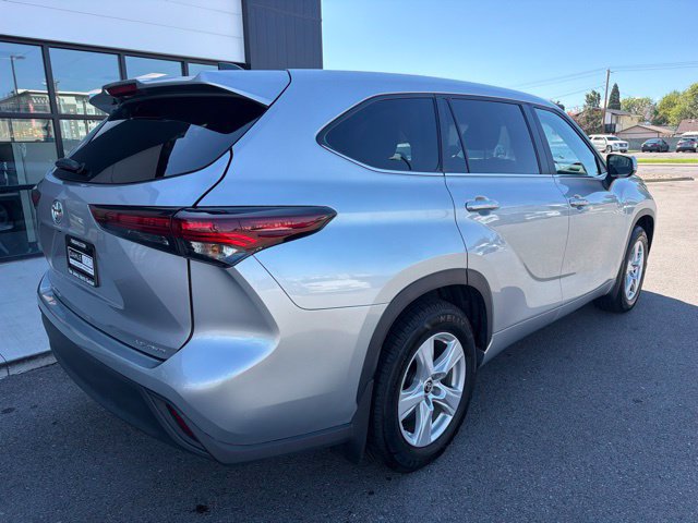Used 2025 Toyota Highlander LE AWD/4WD image 9