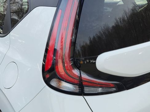 Certified 2025 Kia Soul S image 10