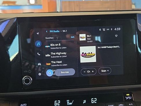 Used 2025 Toyota Camry SE image 16