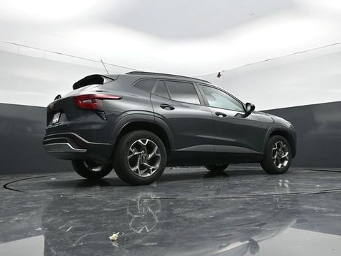 Used 2025 Chevrolet Trax LT FWD image 50