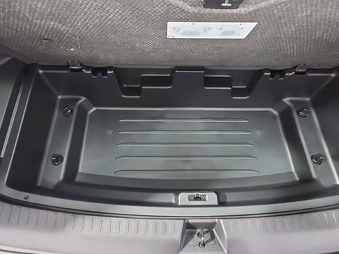 Used 2025 Chevrolet Traverse LT w/ Driver Confidence Package AWD/4WD image 35