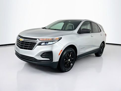 Used 2022 Chevrolet Equinox LS w/ LS Convenience Package FWD image 3