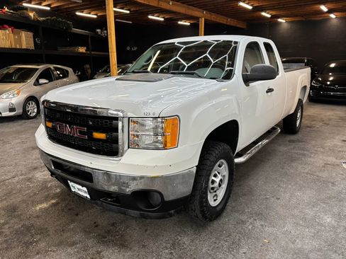 Used 2011 GMC Sierra 2500 W/T AWD/4WD image 4