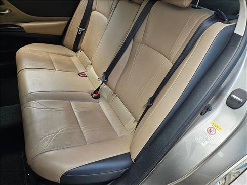 Used 2019 Lexus ES 300h w/ Accessory Package 2 FWD image 15