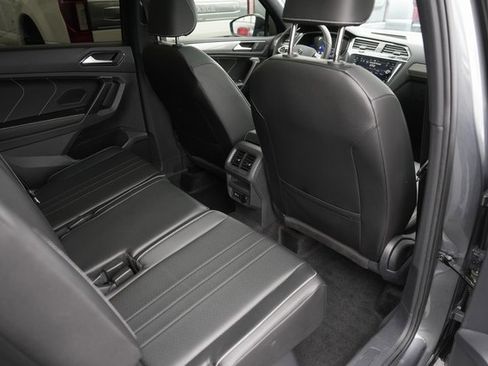 Used 2024 Volkswagen Tiguan SE R-Line image 15