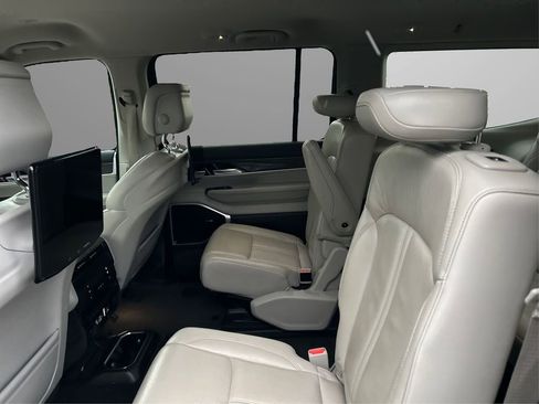 Used 2022 Jeep Wagoneer Series III w/ Rear Seat Video Group 1 image 10