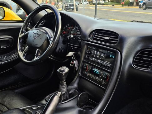 Used 2001 Chevrolet Corvette Convertible w/ Preferred Equipment Group2 image 10