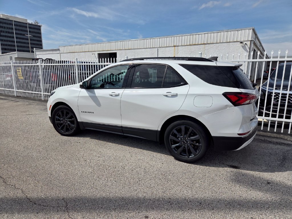 Used 2022 Chevrolet Equinox RS w/ RS Leather Package FWD image 6