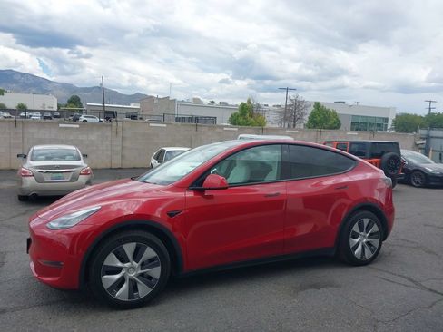 Used 2021 Tesla Model Y Long Range AWD/4WD image 2